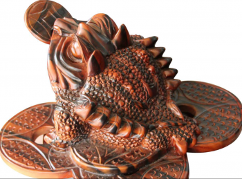 Tại sao thờ cóc thiềm thừ nên quay vào trong ?